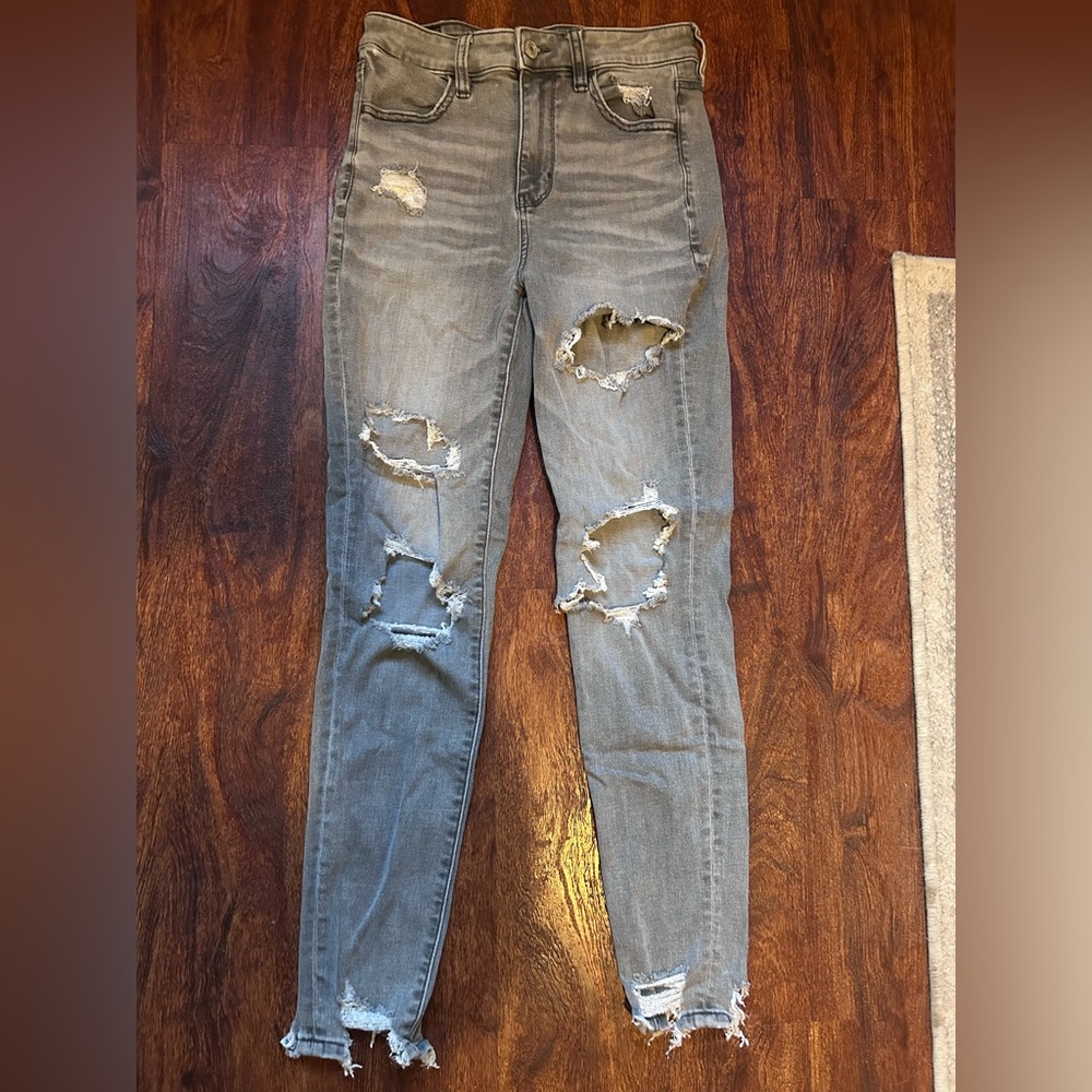 American Eagle ripped jeans size 4 short